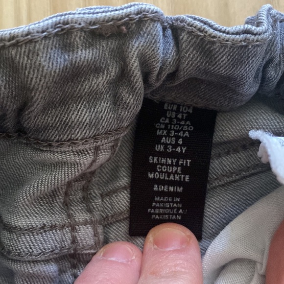 Set of Toddler 4T jeans. - Picture 7 of 7